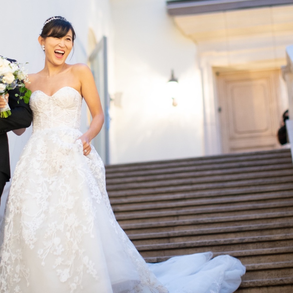 Monique L’huillier Lakely Wedding Gown
